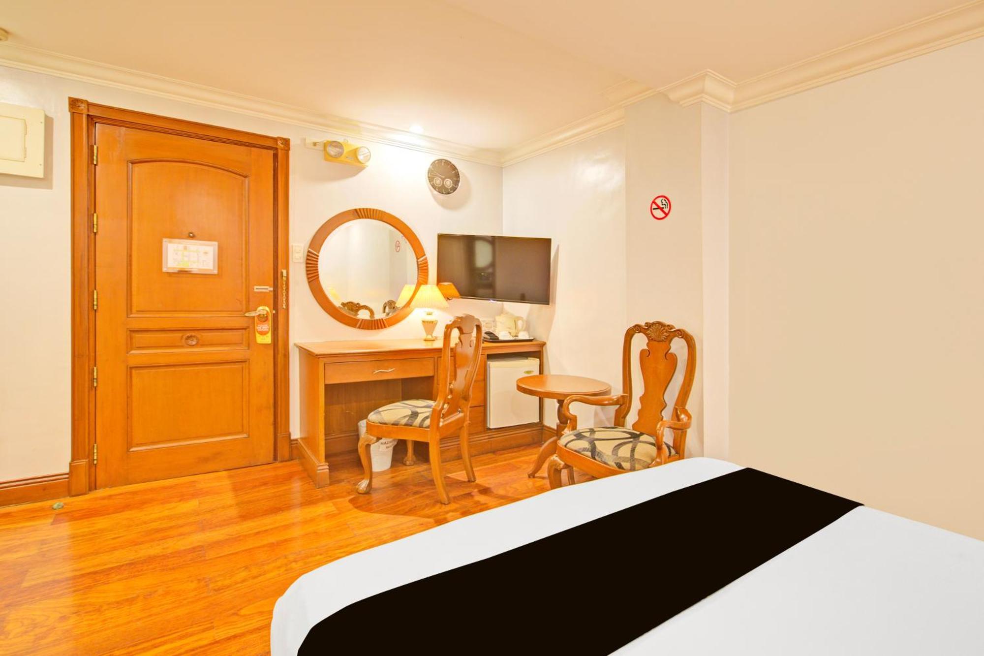 Townhouse Oak Vip Suites, Near Pnr Pasay Evangelista, Makati Manila Makati City Buitenkant foto