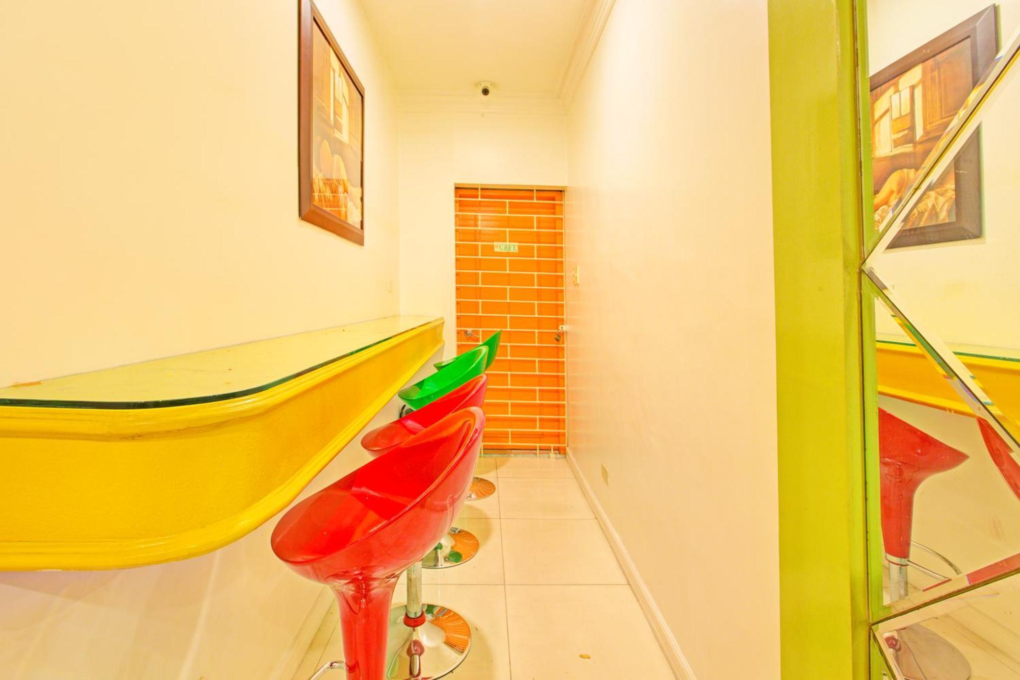 Townhouse Oak Vip Suites, Near Pnr Pasay Evangelista, Makati Manila Makati City Buitenkant foto