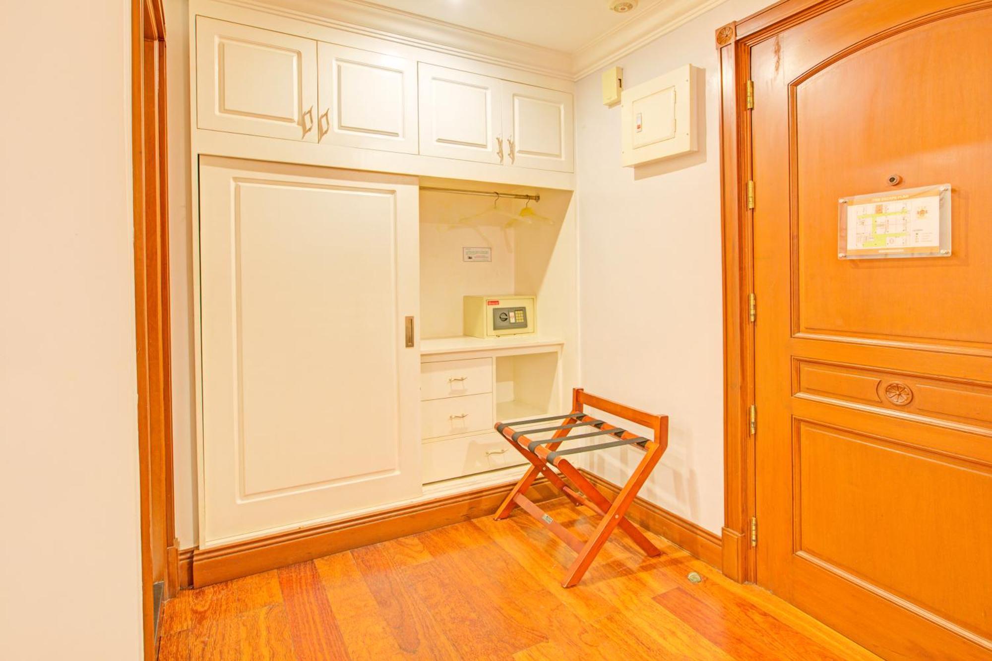 Townhouse Oak Vip Suites, Near Pnr Pasay Evangelista, Makati Manila Makati City Buitenkant foto