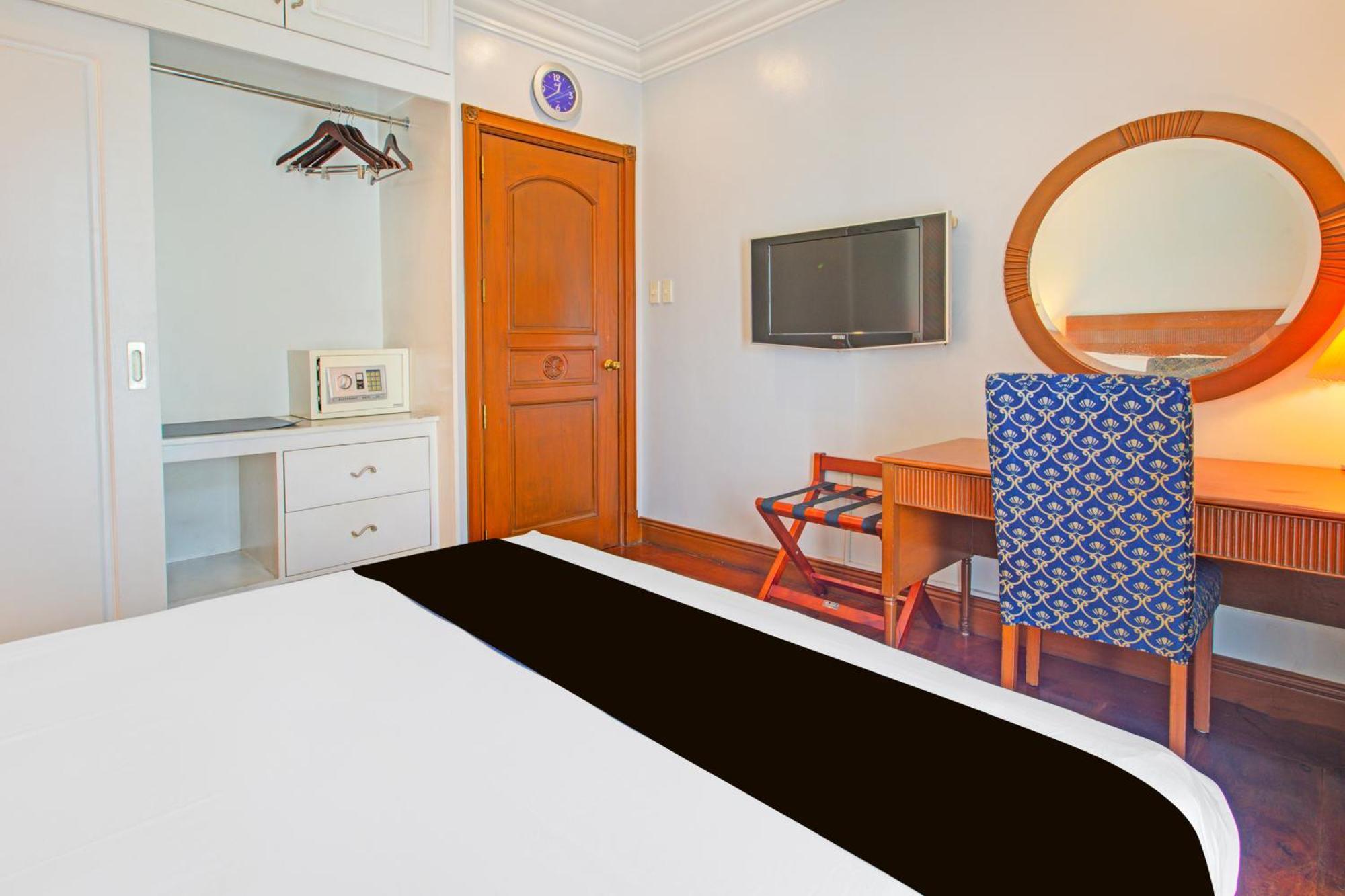 Townhouse Oak Vip Suites, Near Pnr Pasay Evangelista, Makati Manila Makati City Buitenkant foto